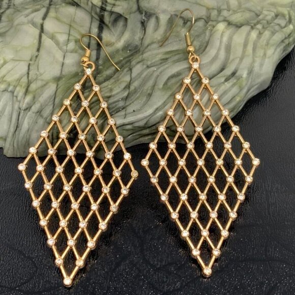 Gold Mesh Diamond-Shaped Dangle Earrings With Rhinestone Accents - Picture 4 of 4